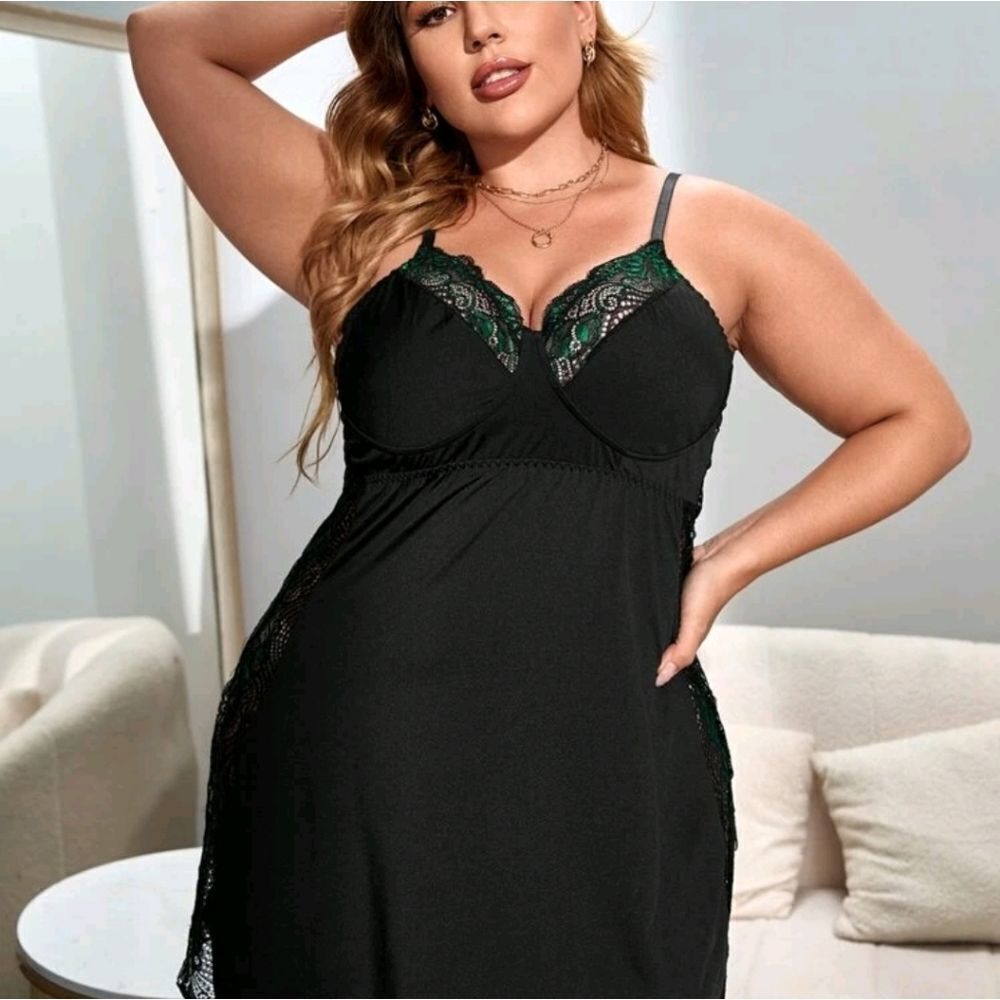 Plus Contrast Lace Slit Thigh Slips - Picture 3 of 5